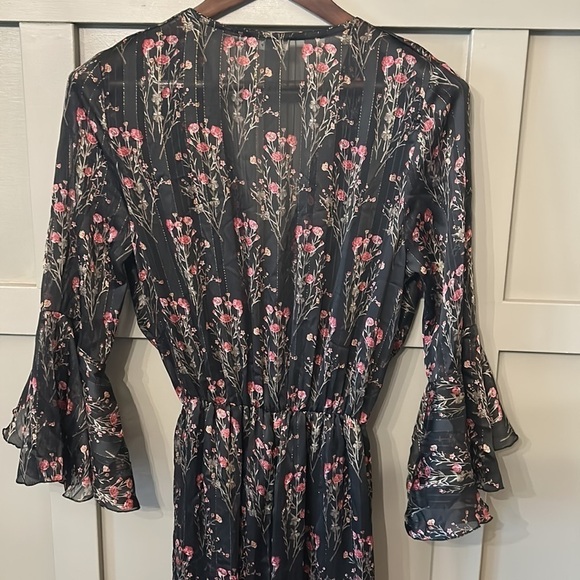 HOLLY & Joey Paris Bell Sleeve Surplice Neck Floral Maxi Dress Sheer Metallic S - Picture 11 of 15